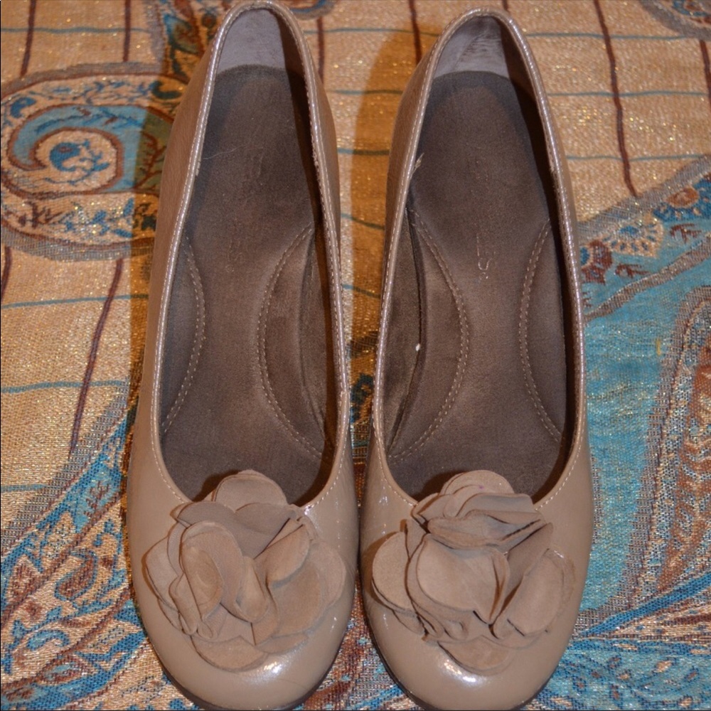 Aerosoles tan wedge